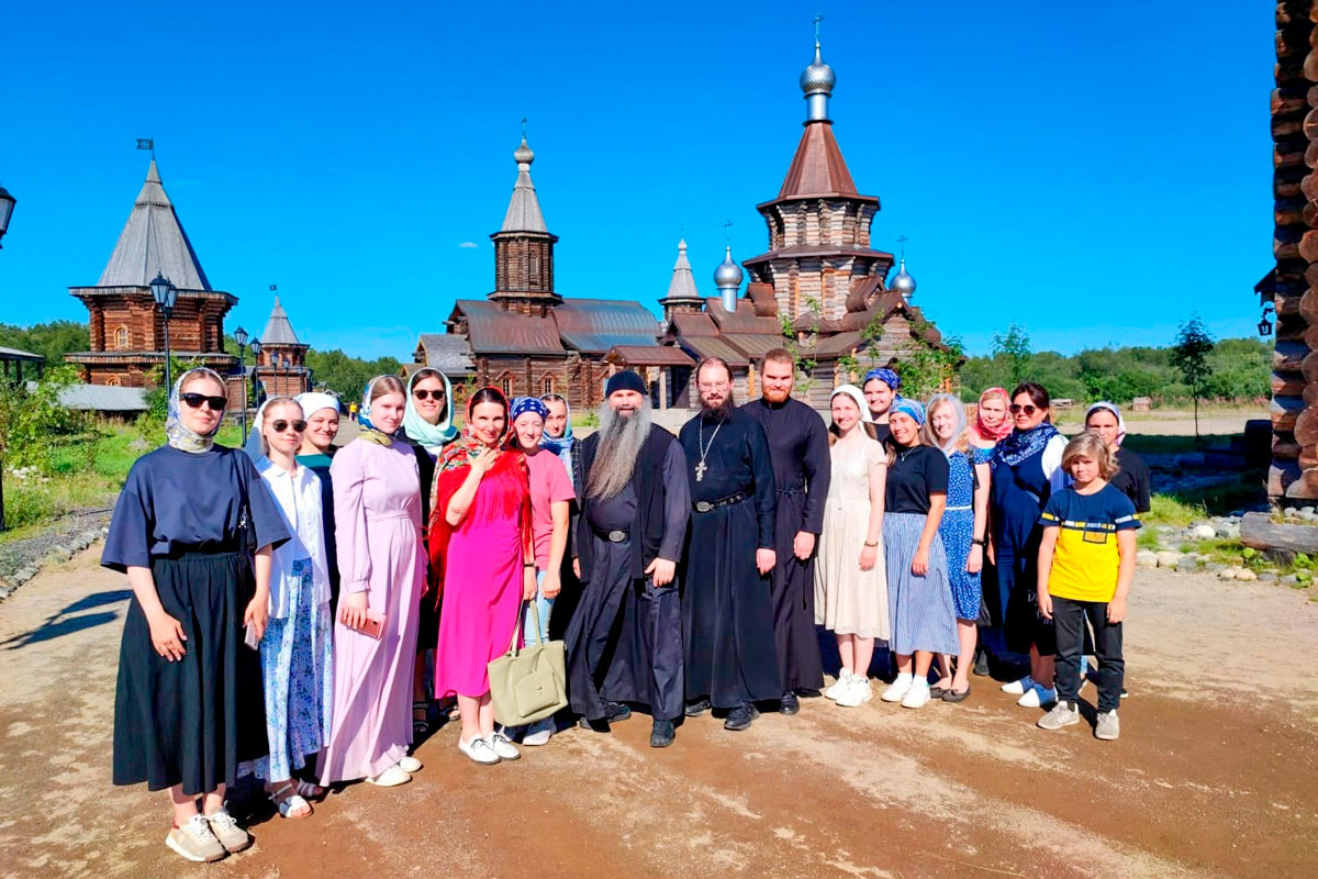 Феодоритов монастырь посетила молодёжная группа Московского Сретенского монастыря