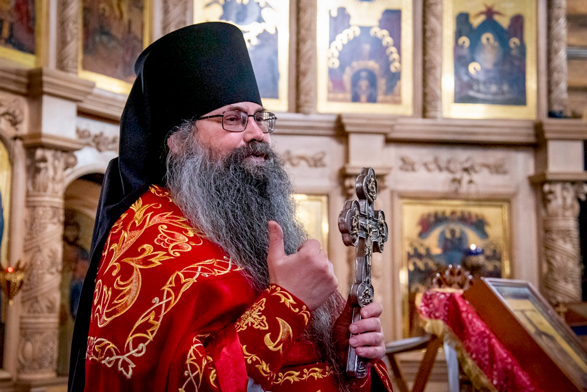 Указом Святейшего Патриарха игумен Трифон удостоен богослужебной награды