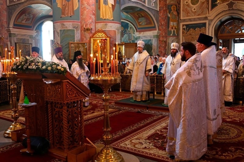 Наместник Феодоритова монастыря сопровождает митрополита Митрофана в поездке в Дивеево