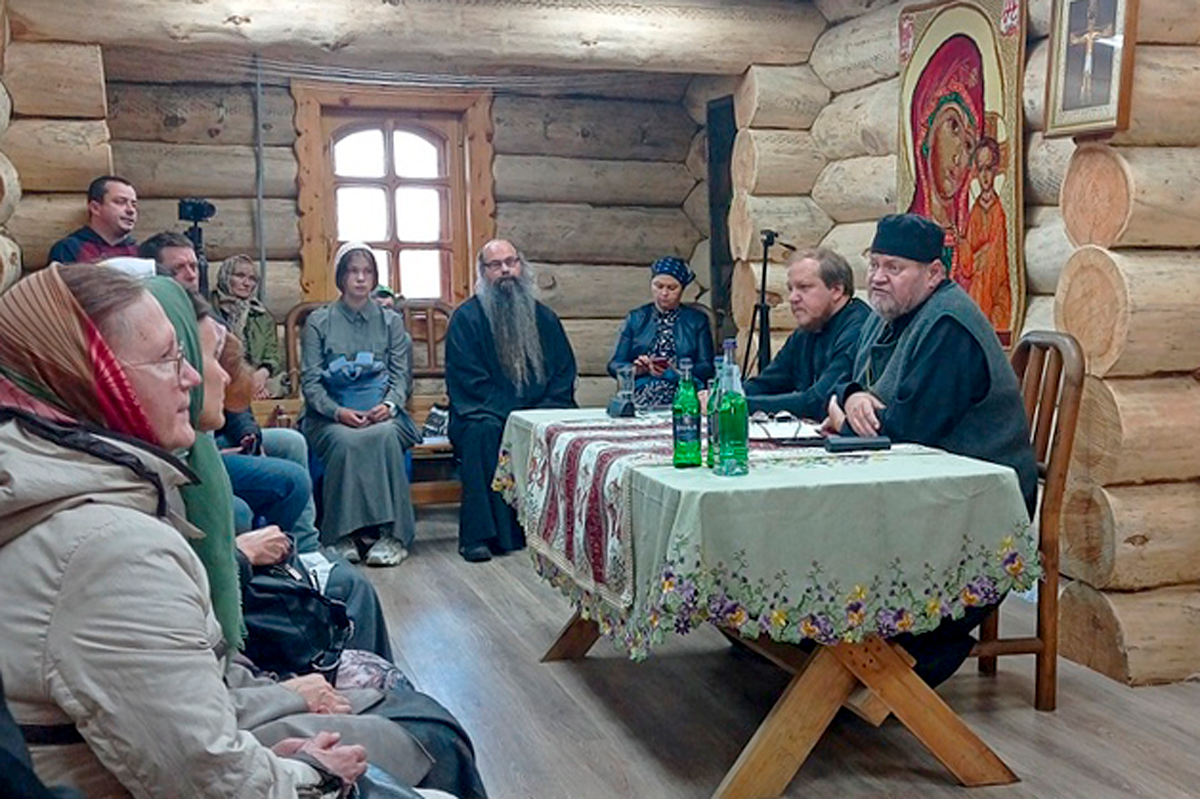 В Феодоритовом монастыре состоялась встреча с протоиереем Олегом Стеняевым
